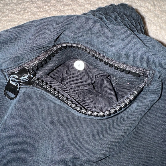 Lululemon sweatpants size 6 low rise - Picture 2 of 5